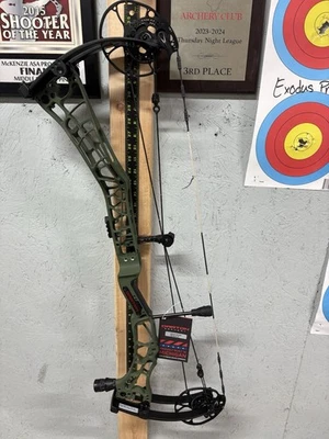 Darton Tritech 33 Right Hand 70 lbs OD Green w/Black Limbs - Image 1 of 4