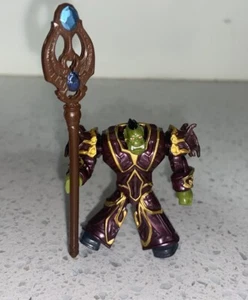 Mega Blocks Green Monster Purple Robe Gold Trim Angry Face Mini Figur - Bild 1 von 5
