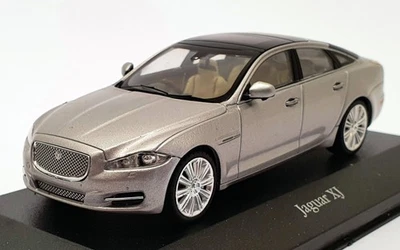 Atlas Editions 1/43 Scale Model Car 4 641 124 - Jaguar XJ - Silver - Image 1 of 4