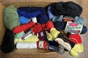 Gemischtes Garnreste Set - mehrere Farben 4-fädig Acryl rot grün gelb blau weiß - Bild 1 von 5