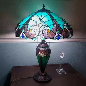 Emerald Green Victorian Theme Tiffany Style Stained Glass Table Lamp w/ Lit Base - Picture 1 of 4
