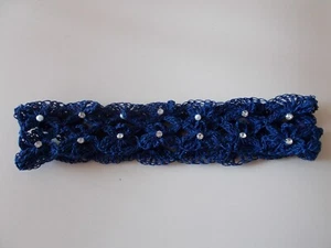 Handgefertigt Häkelspitze Blumenstirnband marineblau Perlen und Kristalle oder Diamanten - Bild 1 von 2