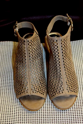 Sandálias femininas Carlos by Carlos Santana Deandra salto estilingue tamanho-6,5 novas sem caixa - Imagem 1 de 4