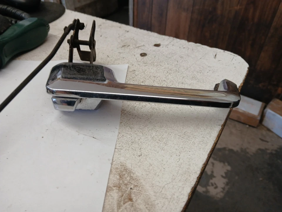 69 FORD TORINO GT CONV MANIJA DE PUERTA EXTERIOR DERECHA CROMADA OEM Foto 1 de 4