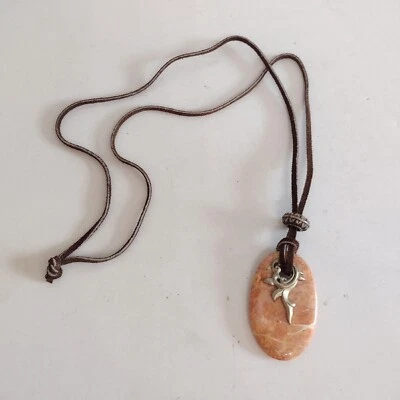 Collar colgante de piedra ovalada naranja rosa tostado para mujer cuerda de cuero hilo Foto 1 de 4