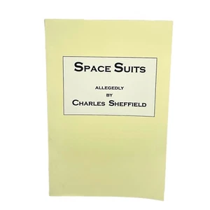 Space Suits: Allegedly by Charles Sheffield, Fox Acre Press 2001 Paperback - Foto 1 di 10