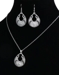 Women /Junior Round Hollowed Out Set 16” Necklace & Earring Pair Fashion Jewelry - Picture 1 of 5