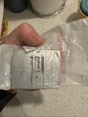 BERNINA 5.5 毫米针板适用于 Aurora/550 缝纫机 — 第 1/2 张图片