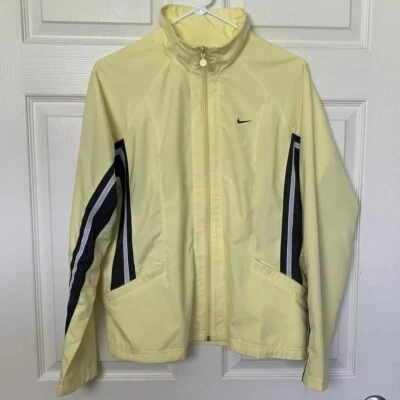 Chaqueta cortavientos ligera amarilla grande para mujer Nike cremallera completa cuello falso Foto 1 de 4
