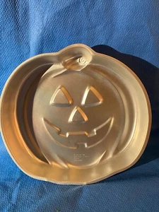 Molde para pastel de calabaza Wilton aluminio Jack O linterna - Imagen 1 de 6