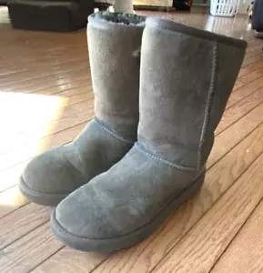 UGG Classic Short II Gray Suede Sheepskin Winter Boots 1016223 Womens Size 9 - Picture 1 of 7