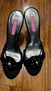 Betsey Johnson schwarz Satin Perlen Schleife Heels Größe 8 M - Bild 1 von 9