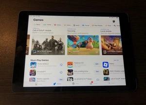 Apple iPad 6th Gen 32GB Wi-Fi 9.7” Space Grey – Good Condition - Bild 1 von 5