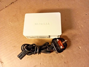 Netgear WN3000RP Universal WiFi Range Extender - Picture 1 of 12
