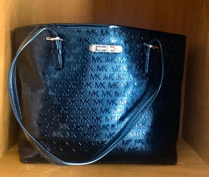 KORS Michael Kors Embossed Jet Set Black Patent PVC Gold hardware Shoulder Tote - Picture 1 of 15