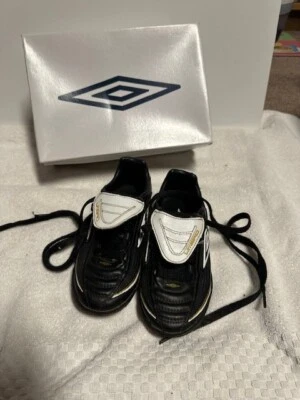 Umbro Boys Astro Turf Trainers Sports Shoes  VORTEX II UK size 11 - Image 1 of 3