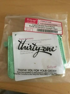 THIRTYONE Thirty-One Gifts 31 Light Traveler Card Wallet NEW Honeydew Pebble - Picture 1 of 1