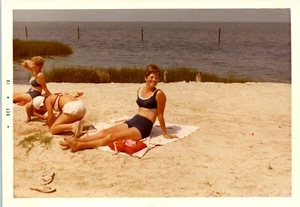 Swimsuit Bathing Beauties Smiling Athletic Woman Sunbathing 1970 VTG Photo - Picture 1 of 2