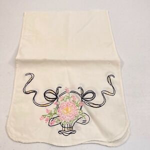 vtg table runner pink embroidered floral bouquet 35x11 classic retro 