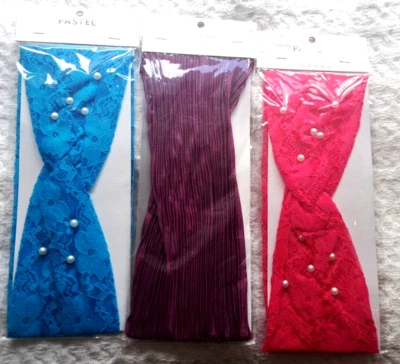 Lote de 3 Diademas Elásticas Encaje Plisado Perlas Rosa, Azul, Púrpura Nuevas en Paquete Foto 1 de 4