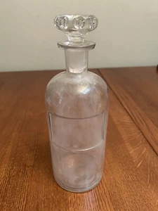 Antica bottiglia da farmacia in vetro modellato 32 oz con coperchio realizzata da W.T. Co 1890-1938 - Foto 1 di 8