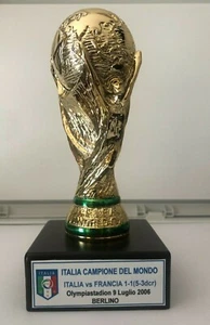 ITALIA MINIATURA "COPPA DEL MONDO" PER NAZIONI RESINA GALVANICA ORO/ARGENTO - Foto 1 di 4