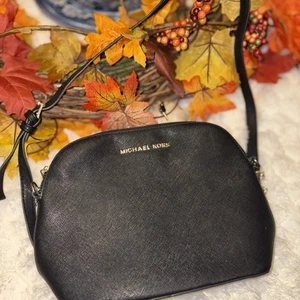 Bolso Bandolera Michael Kors Dome Negro Usado - Imagen 1 de 4