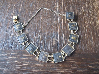 originelles Vintage Armband mit Chinoisen gold schwarz Eisen Modeschmuck 70er J. - Bild 1 von 3