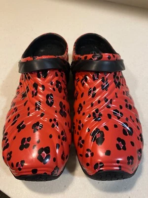 Zapatos sin cordones para mujer marca Dickies coral/naranja con estampado de flores negro/rosa (7) Foto 1 de 4