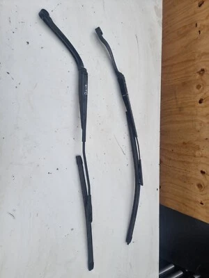 Genuino Ford Mustang 2.3L Ecoboost S550 Manual RHD Limpiaparabrisas delantero Arm & Blade Set  Foto 1 de 3