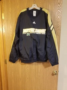 Chaqueta cortavientos forrada de nailon irlandesa de lucha Adidas Notre Dame adulto XL USADA EN EXCELENTE ESTADO - Imagen 1 de 3