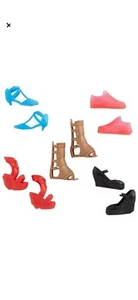 Scarpe Barbie tutte le stagioni 5 paia multicolore Mattel tacco stivali sneakers sandali - Foto 1 di 4