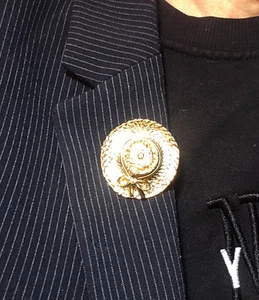 Brooch Pin Classic Style Gold Tone Straw Hat With A Bow - Bild 1 von 3