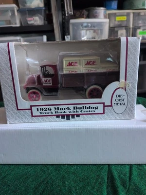 Banco de camión Mack Bulldog Ertl 1926 de colección Foto 1 de 4
