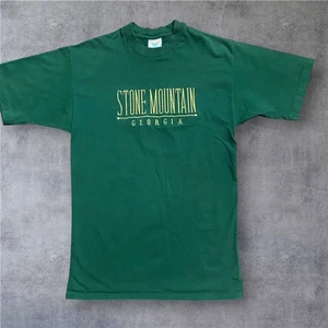 Hefty Vintage 90s Stone Mountain Georgia Embroidered Tee Green Gold Herren Small - Bild 1 von 8