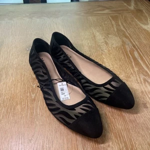 Torrid Black Flats  10 WW BSlip on Plus Size Wide Comfort Shoe NEW! - Picture 1 of 7