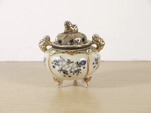 Antiguo quemador de incienso japonés Satsuma Moriage pintado a mano de porcelana de 1930 - Imagen 1 de 8