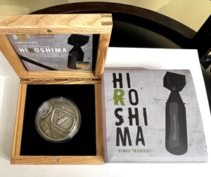 NIUE HIROSHIMA HUMAN TRAGEDIES 2022 $5 2 OZ. CAJA DE MONEDAS DE PLATA CON ACABADO ANTIGUO Y CERTIFICADO DE AUTENTICIDAD - Imagen 1 de 7