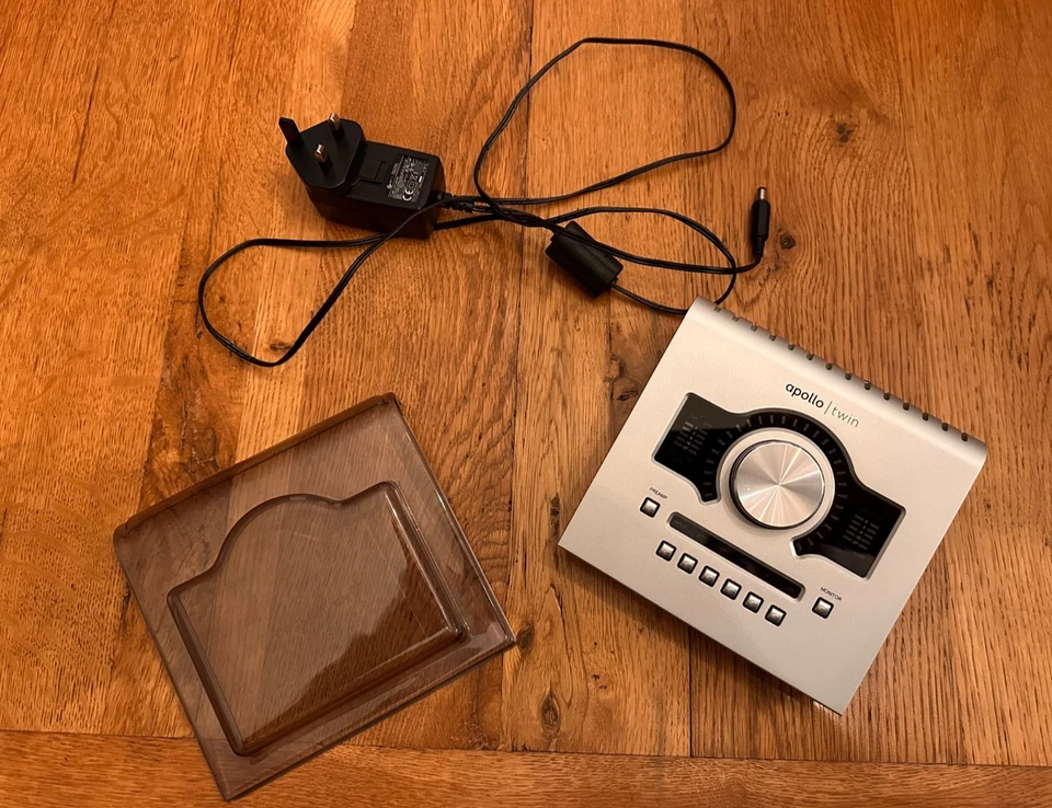 Universal Audio Apollo Twin Duo con cavo Thunderbolt 2 e desksaver - Immagine 1 di 1