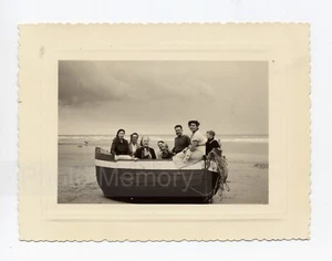 En attendant la marée - Photo de famille anonyme sur un bateau, Snapshot 1951 - Picture 1 of 2