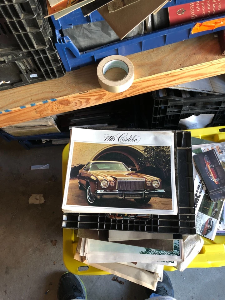 1976 Chrysler Cordoba    Brochure - Image 1 of 1