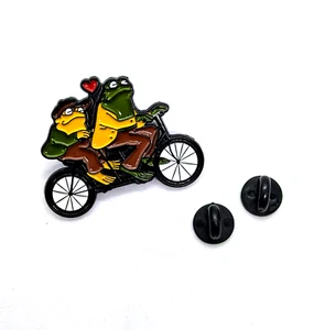 FROG AND THE TOAD PIN Classic Children's Book Animation Gift Enamel Lapel Brooch - Picture 1 of 4