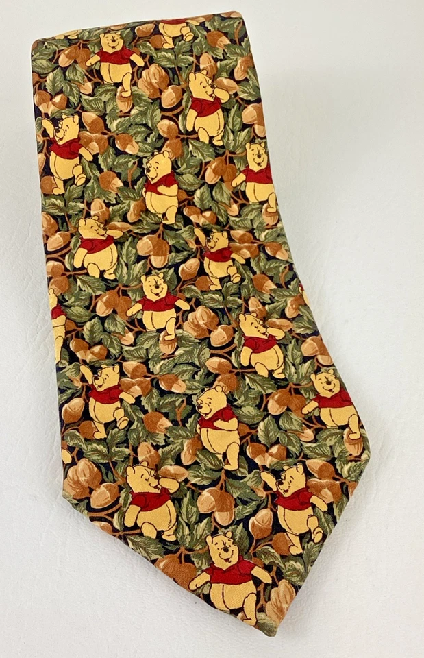 Corbata Oso Winnie The Pooh Patrón Hoja Bellota 100% Seda Italiana Disney Store  Foto 1 de 4
