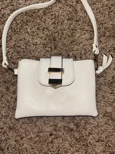 White Charming Charlie cross body bag - Picture 1 of 9