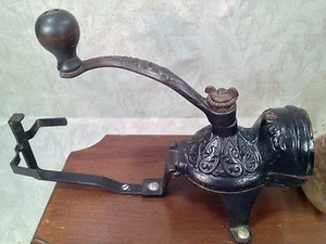 Molinillo de café vintage W H Company en plato de pared - Imagen 1 de 10