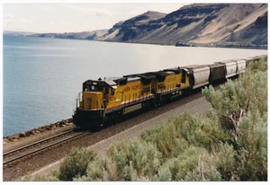 Union Pacific Railroad 9261 y 9107 Phillipi Canyon cerca de Hood River, Oregón - Imagen 1 de 2