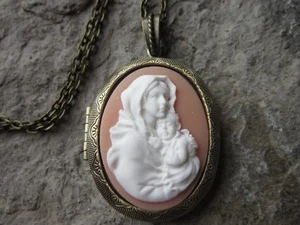 VIRGIN MARY & BABY JESUS CAMEO BRONZE LOCKET - RELIGIOUS -EASTER -CHRISTMAS, P - Picture 1 of 4