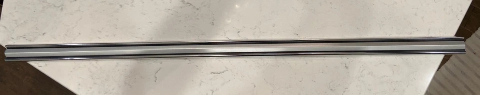 Plymouth Belvedere II 1966 NOS guardabarros delantero derecho moldura Foto 1 de 4