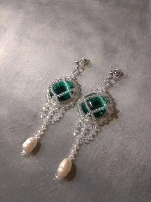 Orecchini Lunghi Eleganti Chandelier Con zircone Verde Perle Di Fiume Naturali  - Immagine 1 di 4