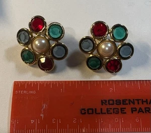 Really Cool Monet Vintage Gold Tone Fauceted Crystal Faux Pearl Clip Earrings - Picture 1 of 4
